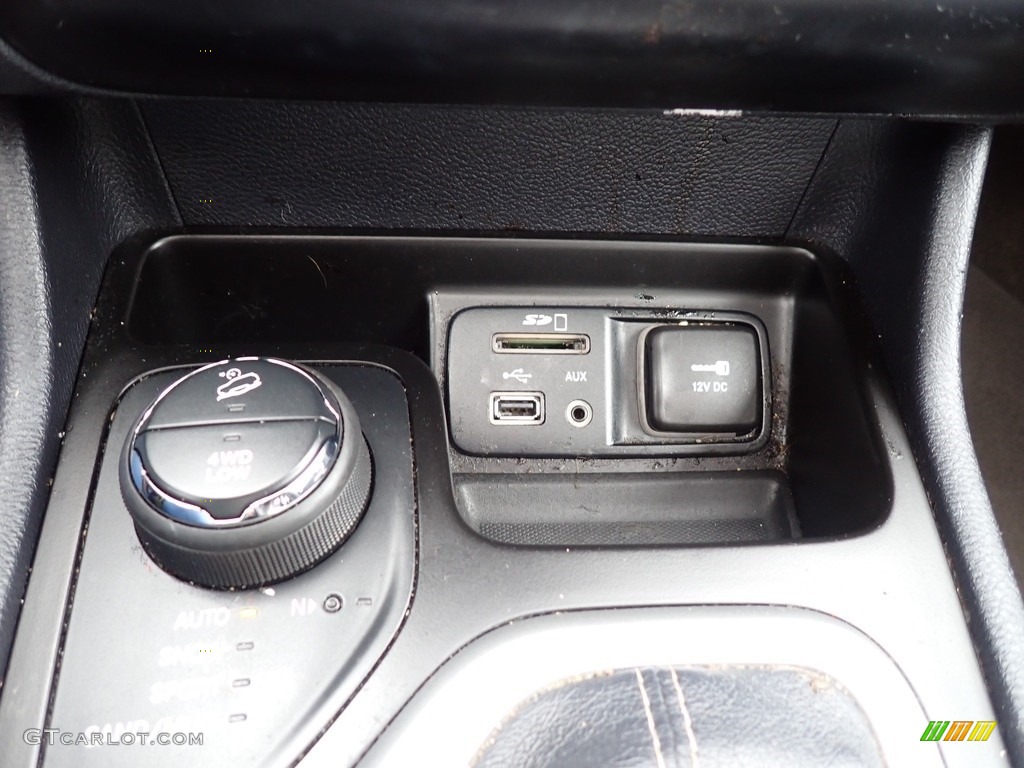 2014 Cherokee Limited 4x4 - True Blue Pearl / Vesuvio - Jeep Brown/Indigo Blue photo #33
