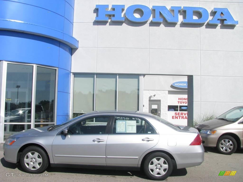 2006 Accord LX Sedan - Alabaster Silver Metallic / Gray photo #3