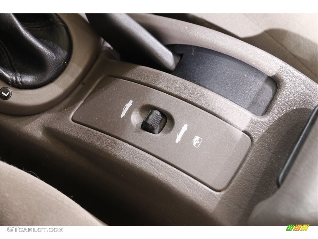2003 Chrysler Sebring LX Convertible Controls Photo #141890914