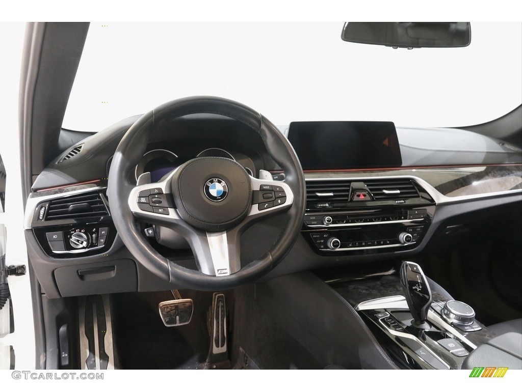 2018 5 Series 530i xDrive Sedan - Alpine White / Black photo #6