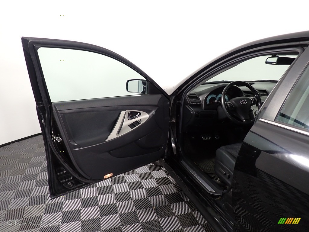 2011 Camry SE - Black / Dark Charcoal photo #18