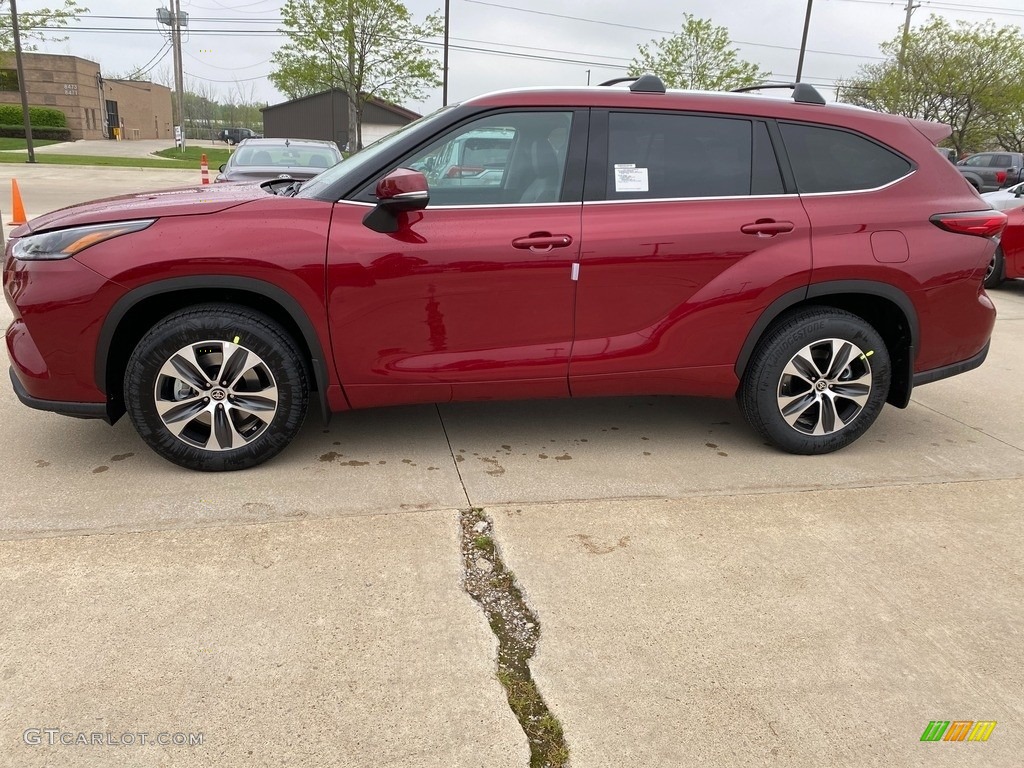2021 Highlander XLE AWD - Ruby Flare Pearl / Graphite photo #1