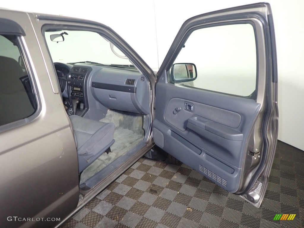 2003 Nissan Frontier XE V6 King Cab 4x4 Gray Door Panel Photo #141893707