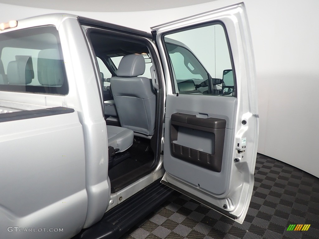 2016 F250 Super Duty XL Crew Cab 4x4 - Ingot Silver Metallic / Steel photo #32
