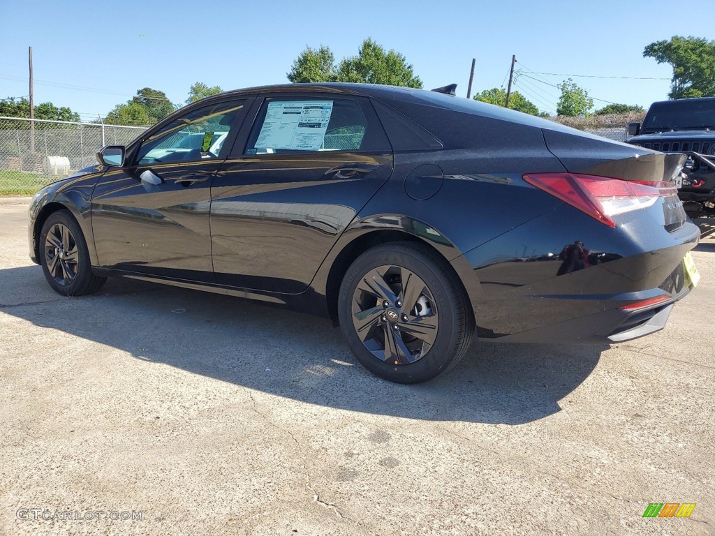 2021 Elantra SEL - Phantom Black / Black photo #11