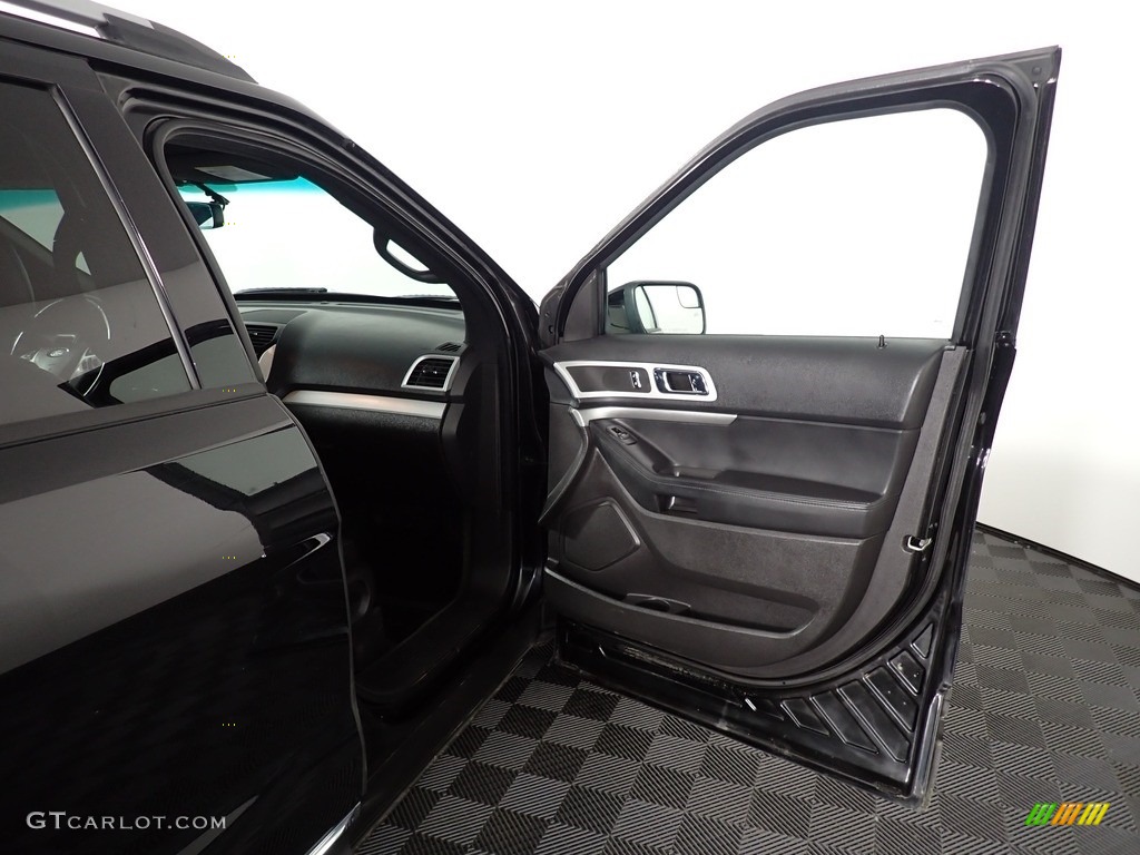 2013 Explorer XLT 4WD - Tuxedo Black Metallic / Charcoal Black photo #42