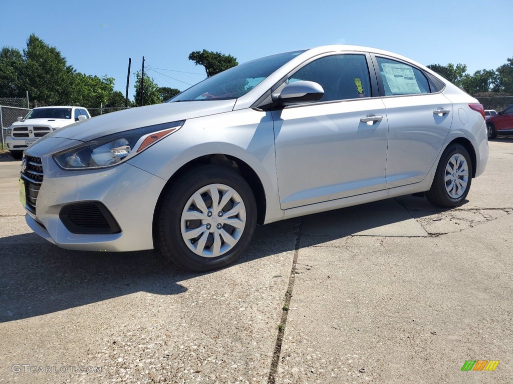 2021 Accent SE - Olympus Silver / Black photo #2