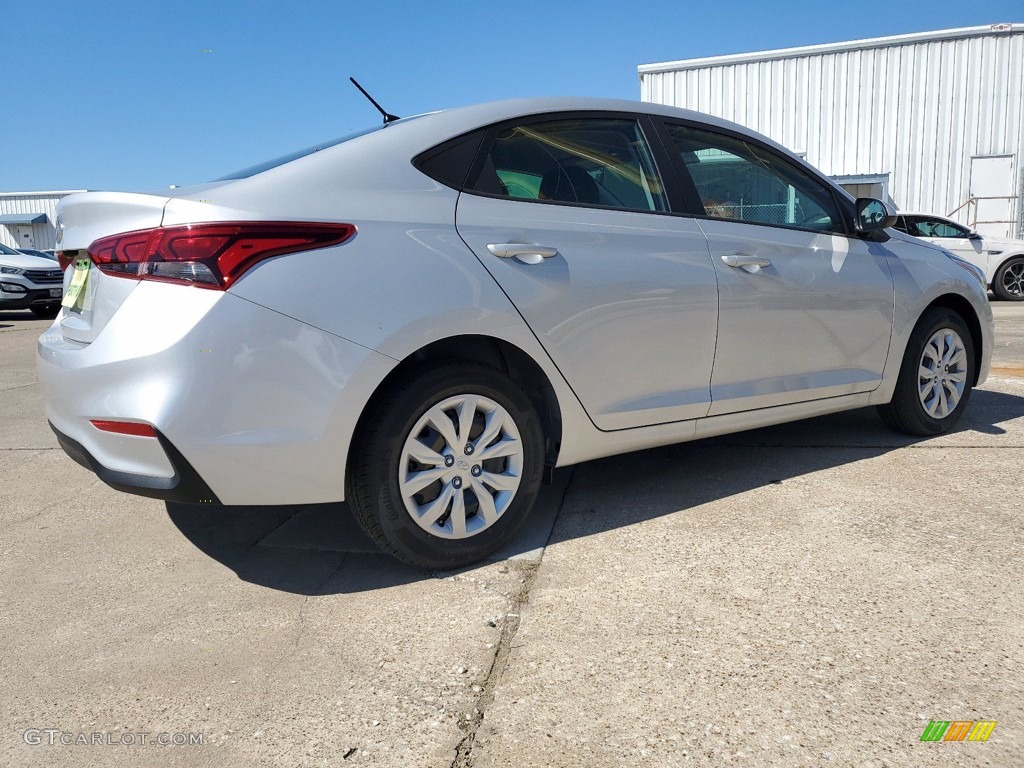 2021 Accent SE - Olympus Silver / Black photo #3