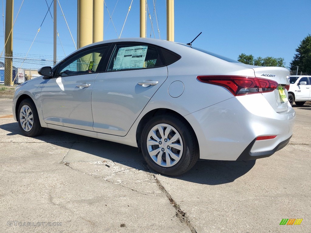 2021 Accent SE - Olympus Silver / Black photo #11