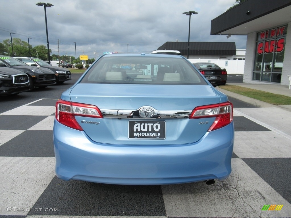 2013 Camry XLE - Clearwater Blue Metallic / Ivory photo #4