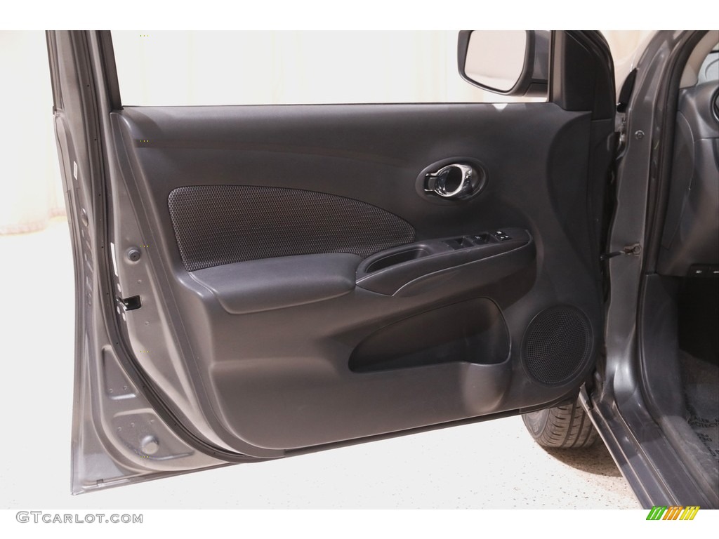 2016 Nissan Versa SV Sedan Charcoal Door Panel Photo #141905238