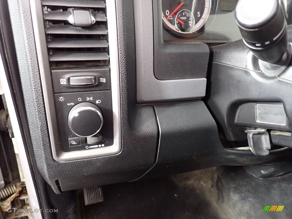 2016 Ram 1500 Tradesman Quad Cab 4x4 Controls Photo #141907494