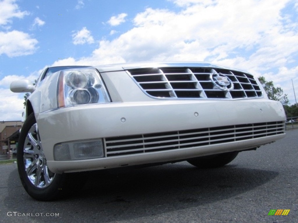 2008 DTS Luxury - White Diamond Tricoat / Ebony photo #2