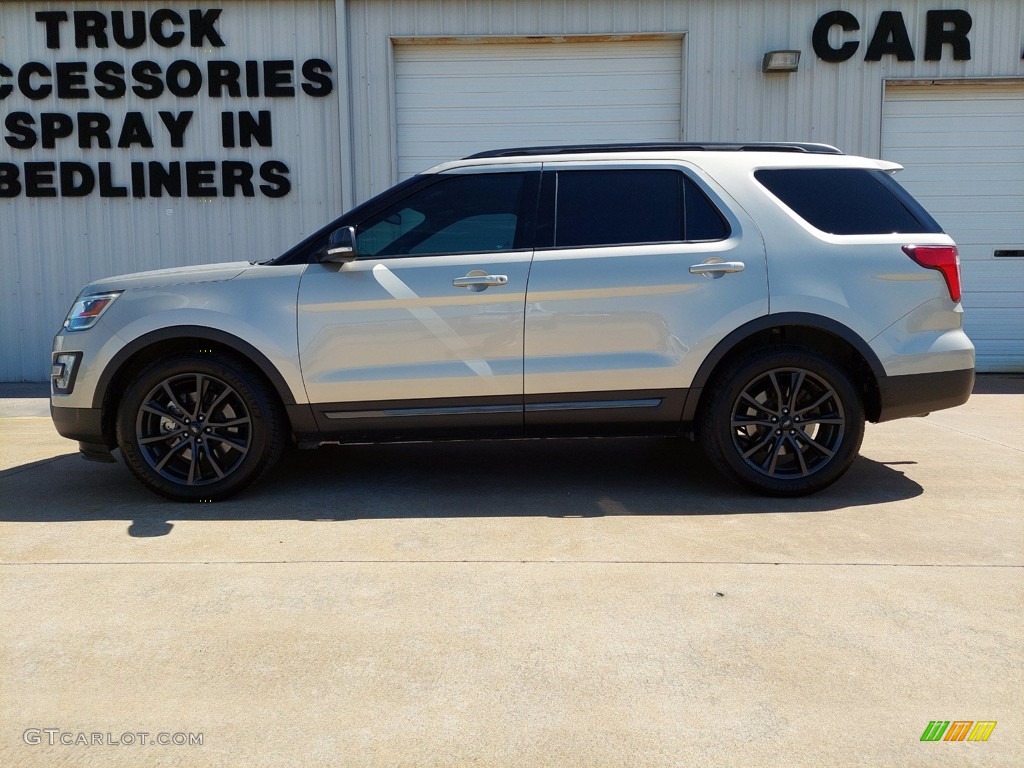 2017 Explorer XLT - White Gold / Ebony Black photo #7