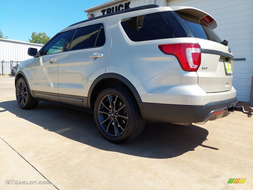 2017 Explorer XLT - White Gold / Ebony Black photo #11