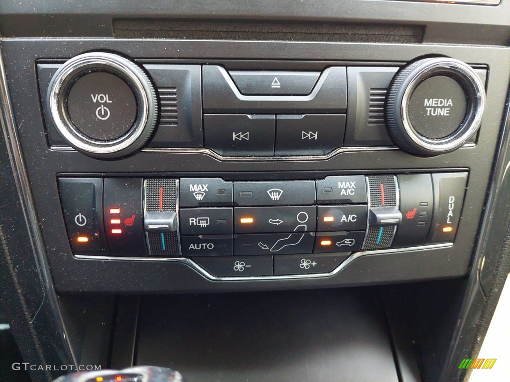 2017 Explorer XLT - White Gold / Ebony Black photo #22