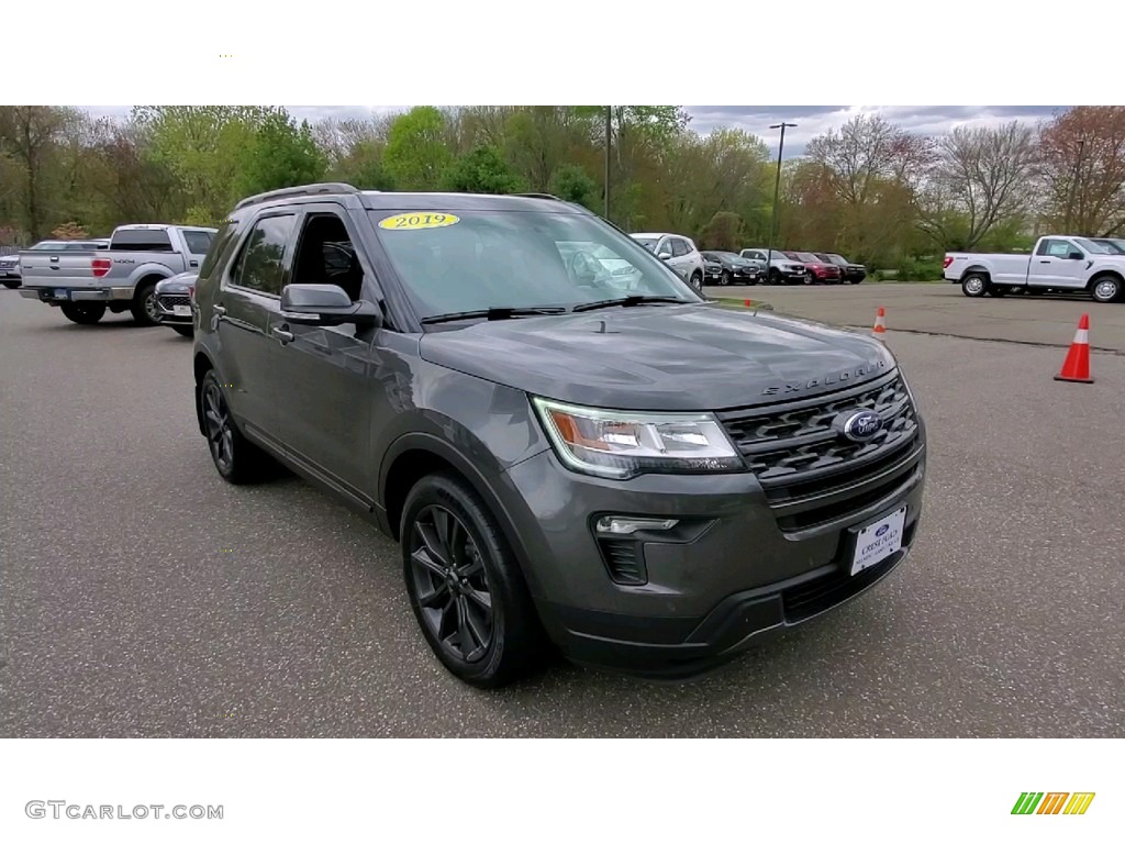 2019 Explorer XLT 4WD - Magnetic / Medium Black photo #1