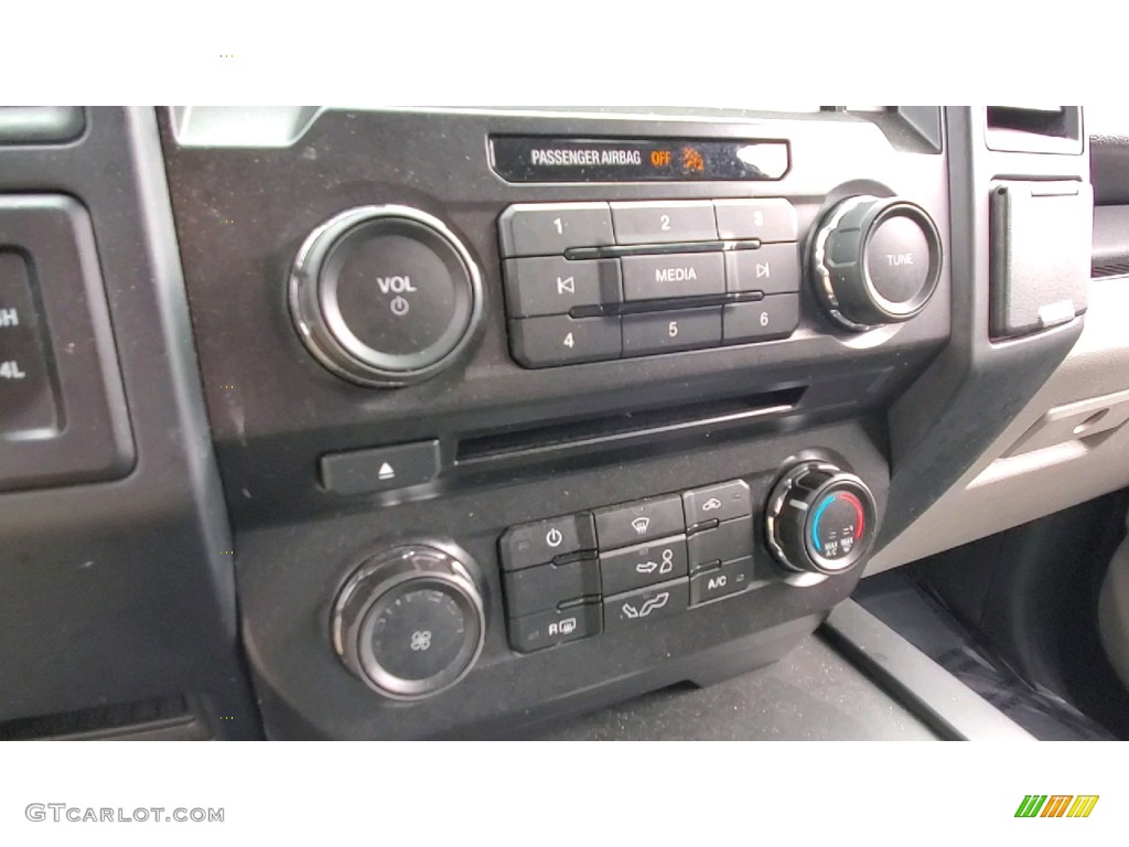 2018 F150 XL SuperCrew 4x4 - Ingot Silver / Earth Gray photo #15