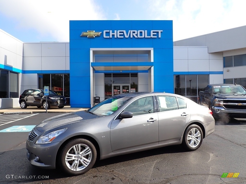 2015 Q40 Sedan - Graphite Shadow / Graphite photo #1