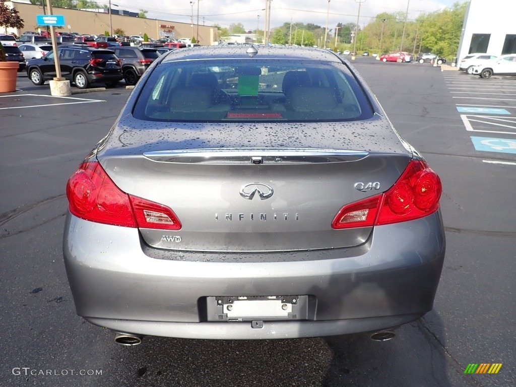 2015 Q40 Sedan - Graphite Shadow / Graphite photo #6