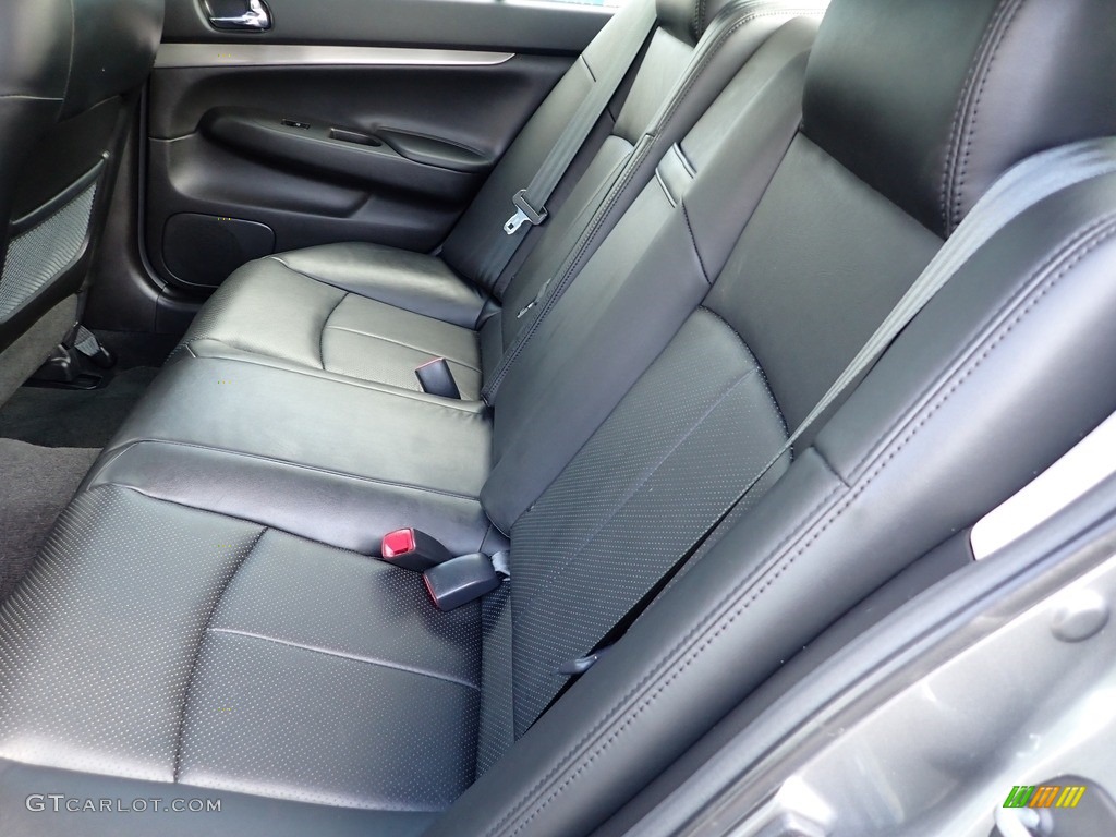 2015 Infiniti Q40 Sedan Rear Seat Photos