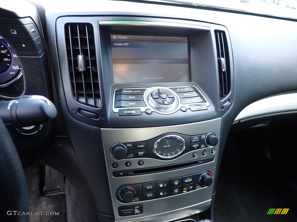 2015 Infiniti Q40 Sedan Controls Photos