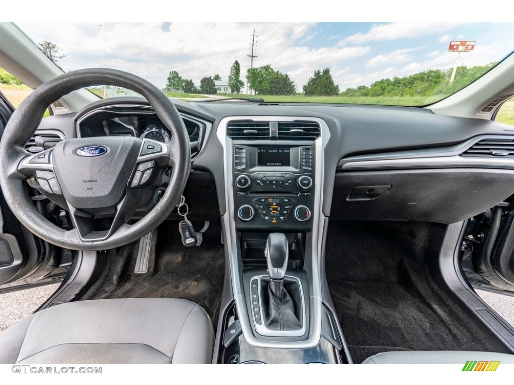 2014 Fusion Hybrid S - Tuxedo Black / Earth Gray photo #30