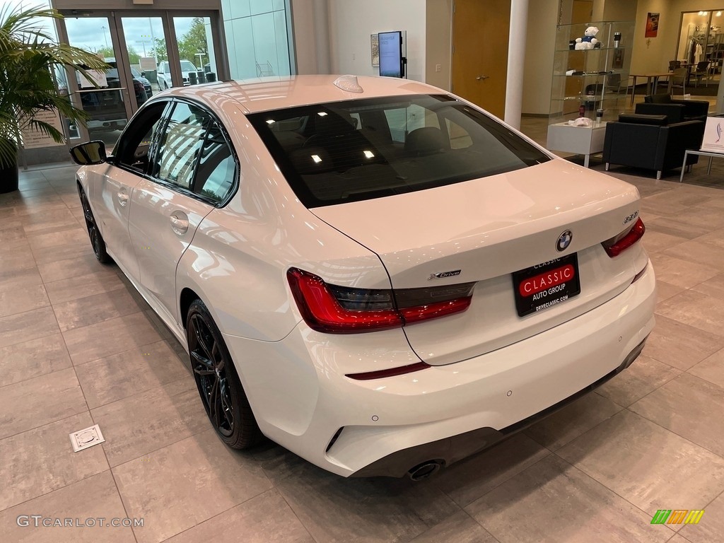 2021 3 Series 330i xDrive Sedan - Alpine White / Black photo #2