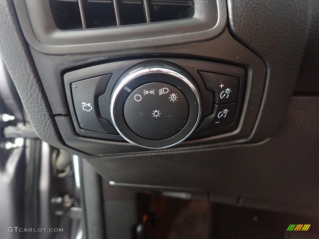 2014 Focus SE Sedan - Sterling Gray / Charcoal Black photo #30