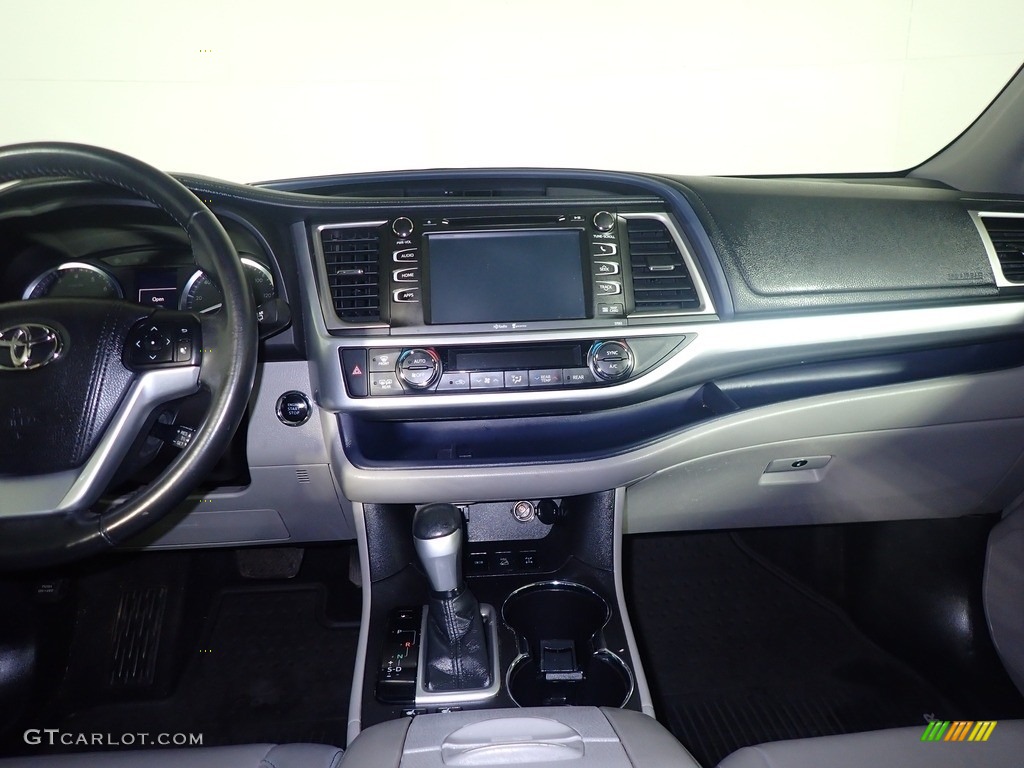 2015 Highlander XLE AWD - Attitude Black Metallic / Ash photo #29