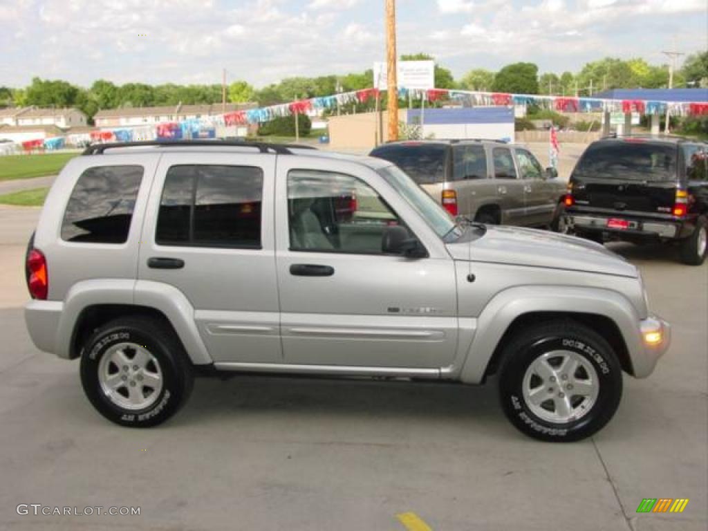 2003 Liberty Limited 4x4 - Bright Silver Metallic / Light Taupe/Taupe photo #12
