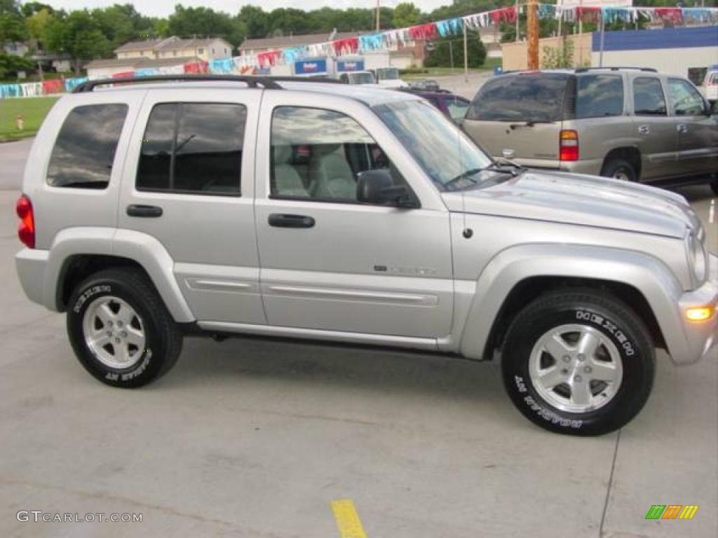 2003 Liberty Limited 4x4 - Bright Silver Metallic / Light Taupe/Taupe photo #16