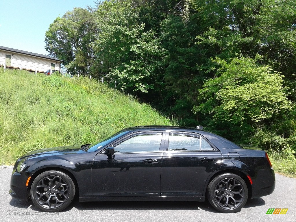 Gloss Black Chrysler 300