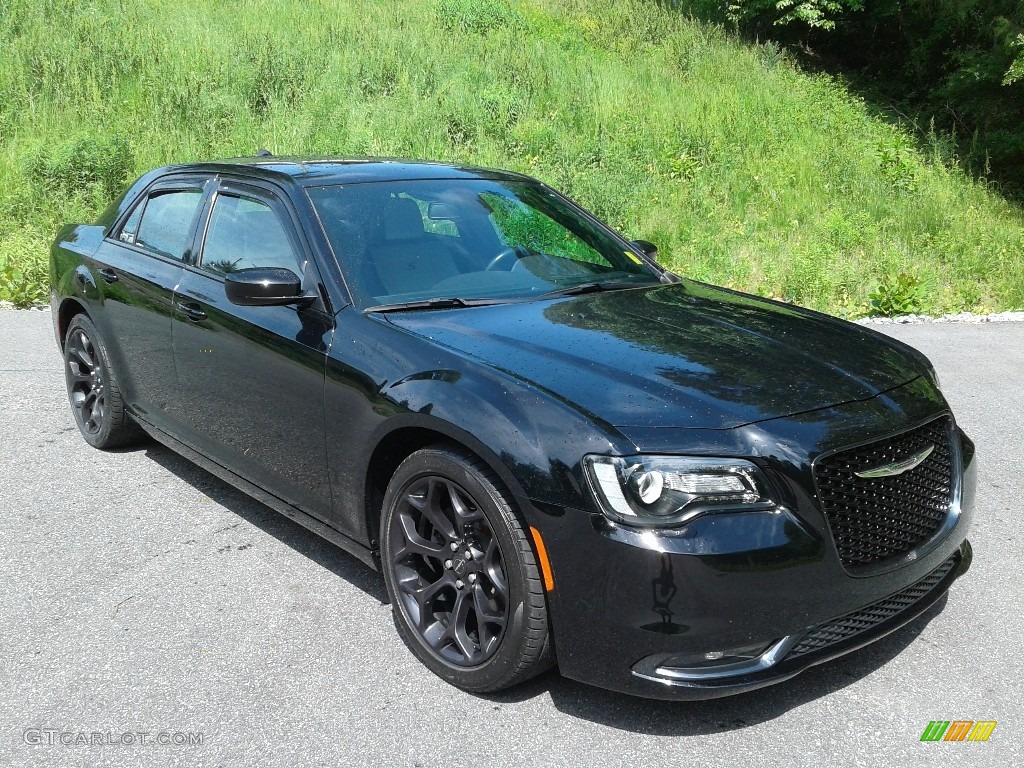 2019 300 S - Gloss Black / Smoke/Black photo #4