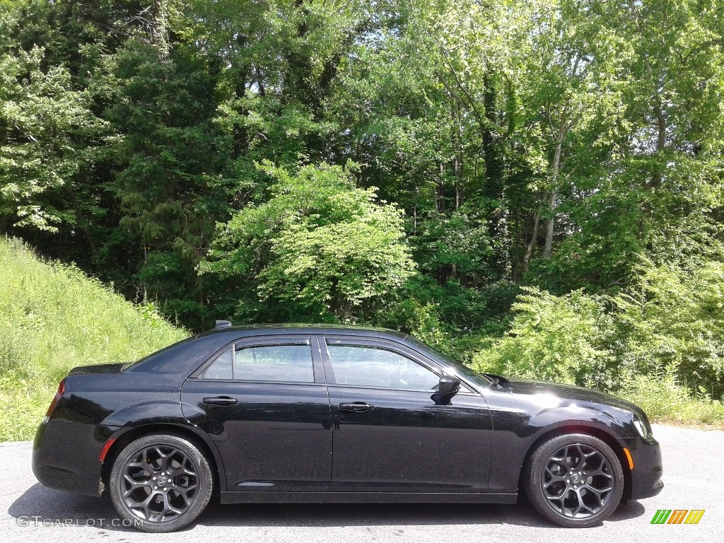 2019 300 S - Gloss Black / Smoke/Black photo #5