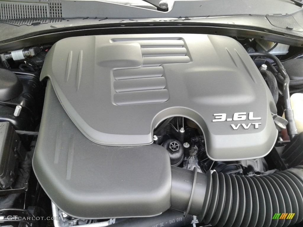 2019 300 S - Gloss Black / Smoke/Black photo #9