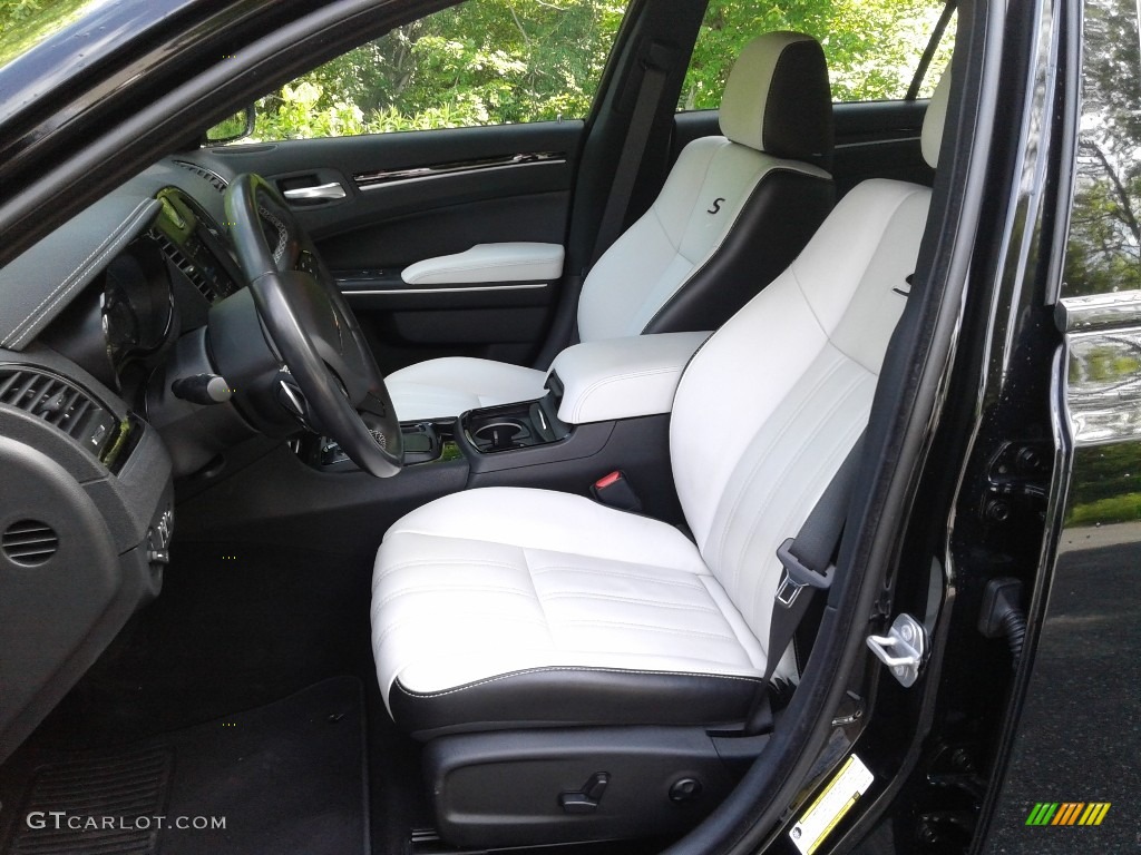 2019 300 S - Gloss Black / Smoke/Black photo #10