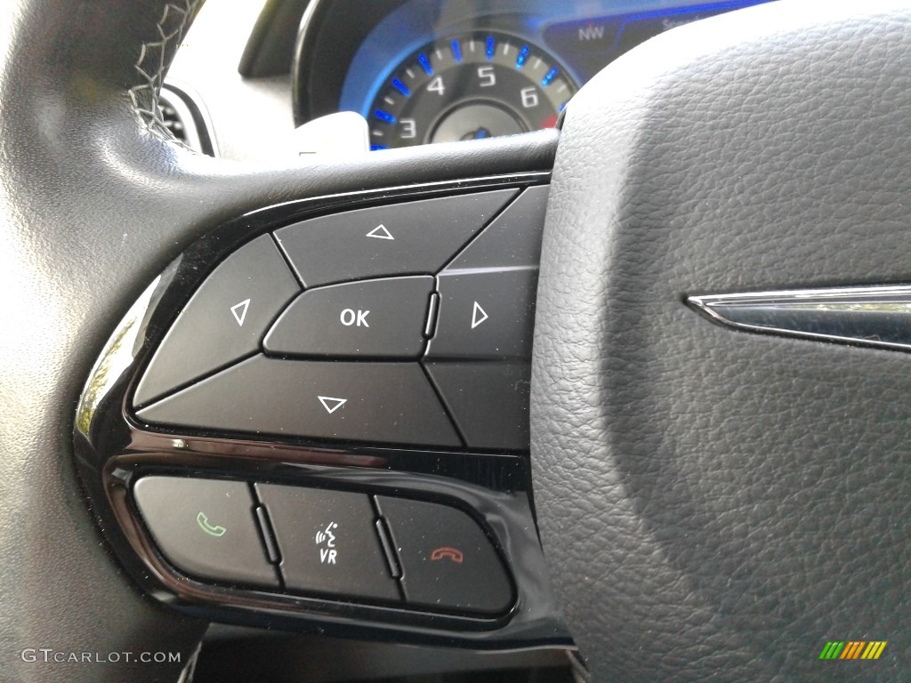 2019 300 S - Gloss Black / Smoke/Black photo #18