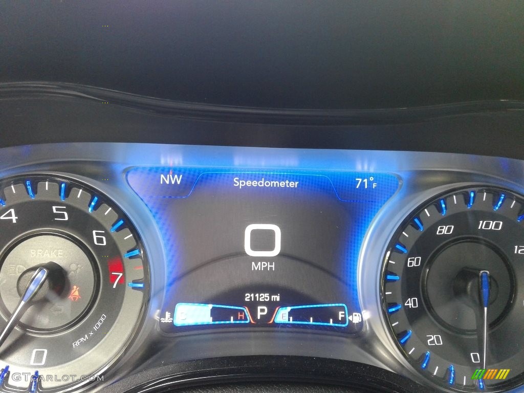 2019 300 S - Gloss Black / Smoke/Black photo #20