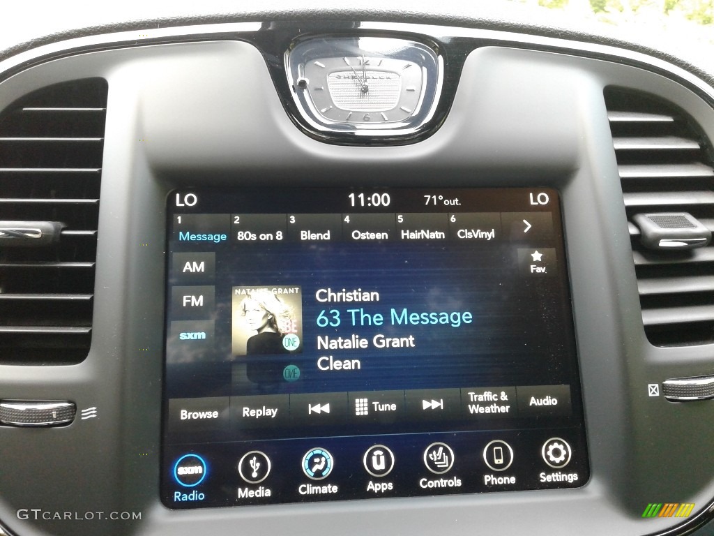 2019 300 S - Gloss Black / Smoke/Black photo #21