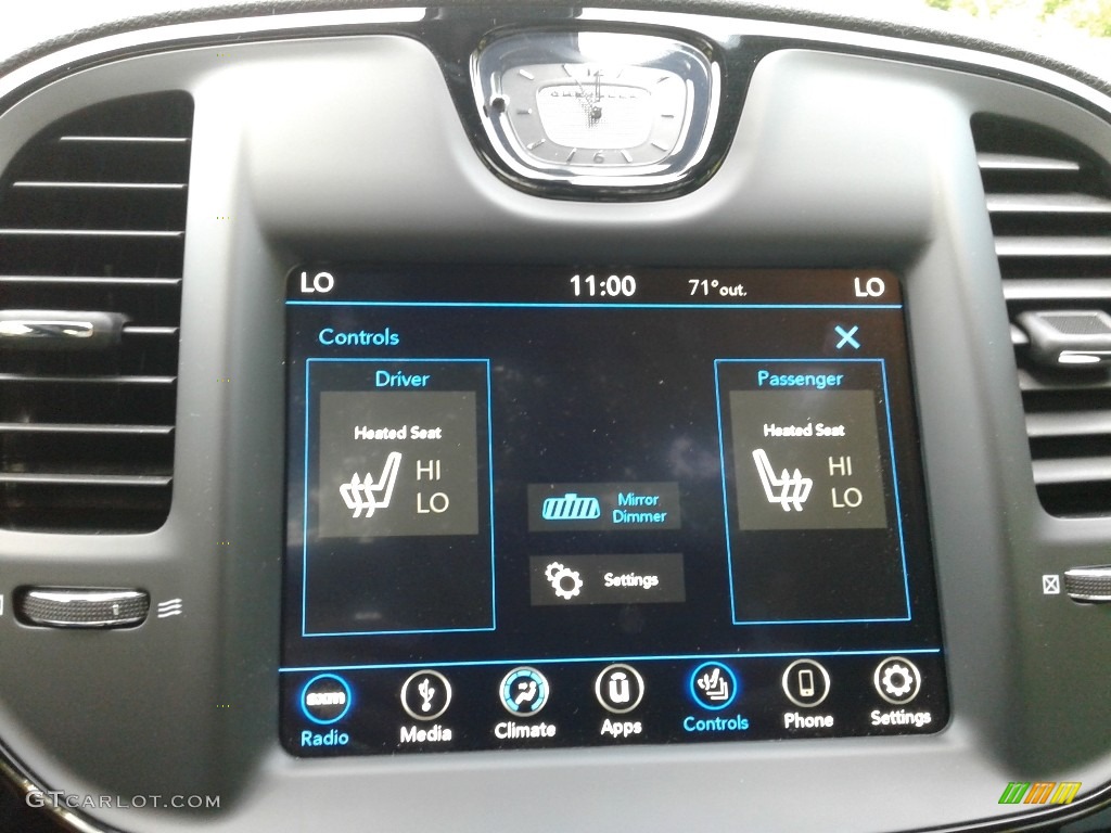 2019 300 S - Gloss Black / Smoke/Black photo #22