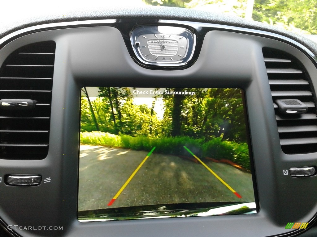 2019 300 S - Gloss Black / Smoke/Black photo #23