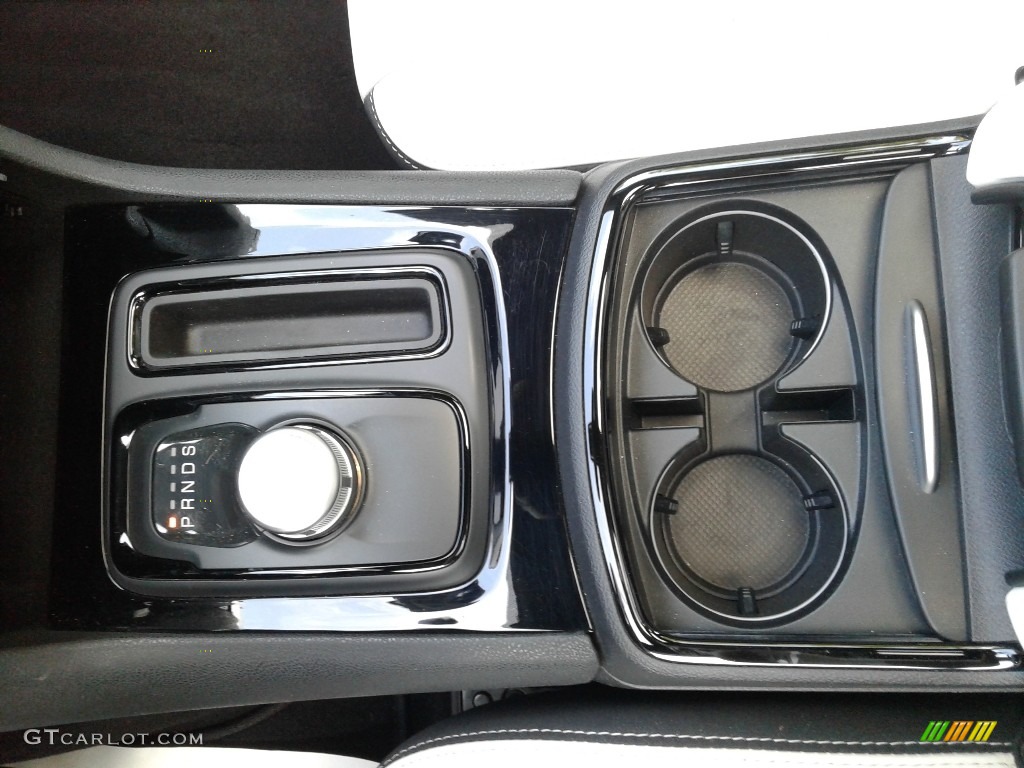 2019 300 S - Gloss Black / Smoke/Black photo #26