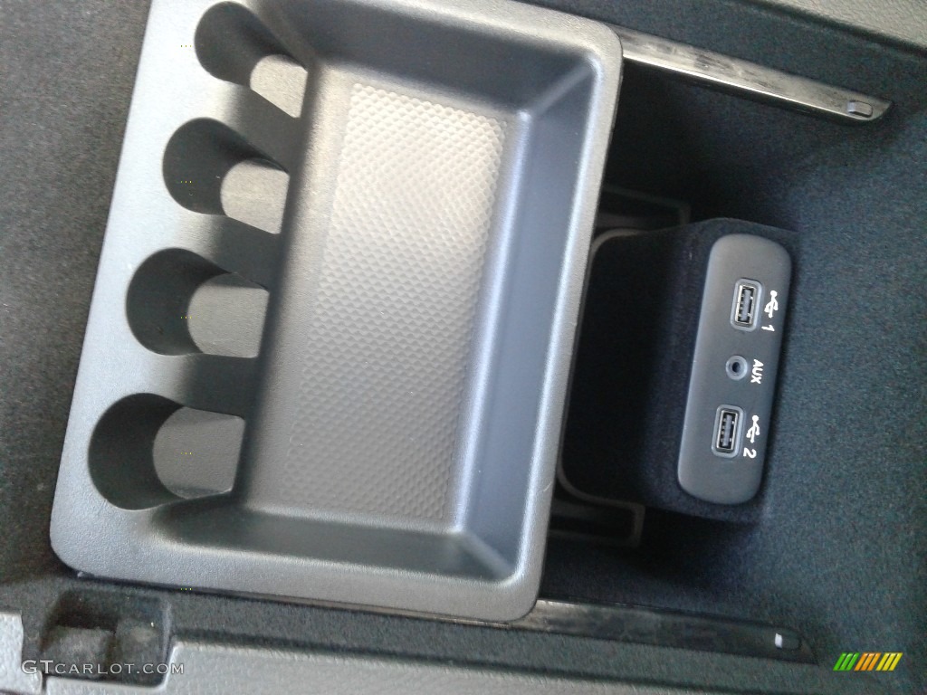 2019 300 S - Gloss Black / Smoke/Black photo #27