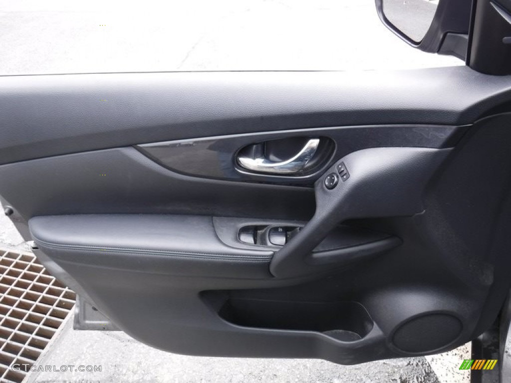 2017 Nissan Rogue SV Charcoal Door Panel Photo #141934686