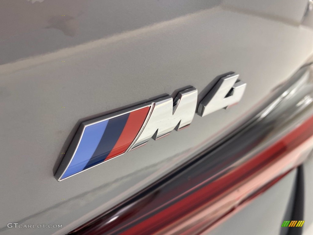 2021 BMW M4 Coupe Marks and Logos Photos