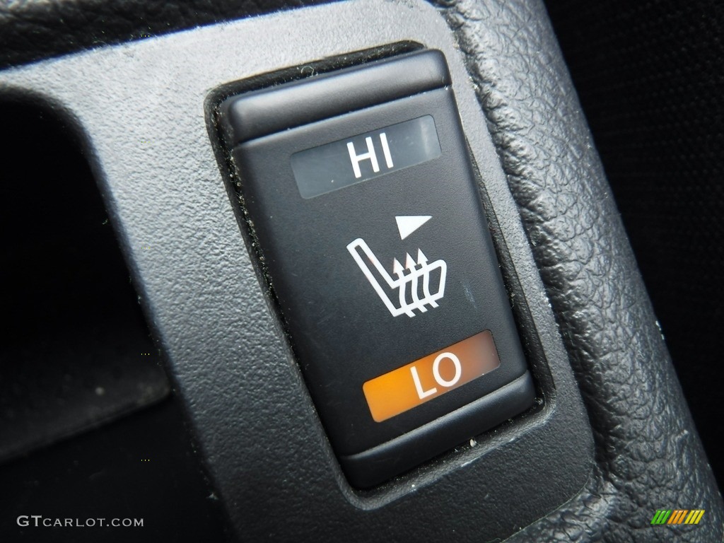 2017 Nissan Rogue SV Controls Photo #141934749