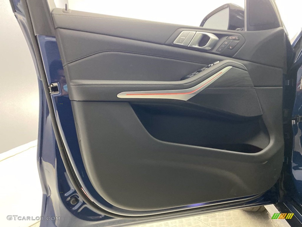 2021 BMW X7 xDrive40i Door Panel Photos