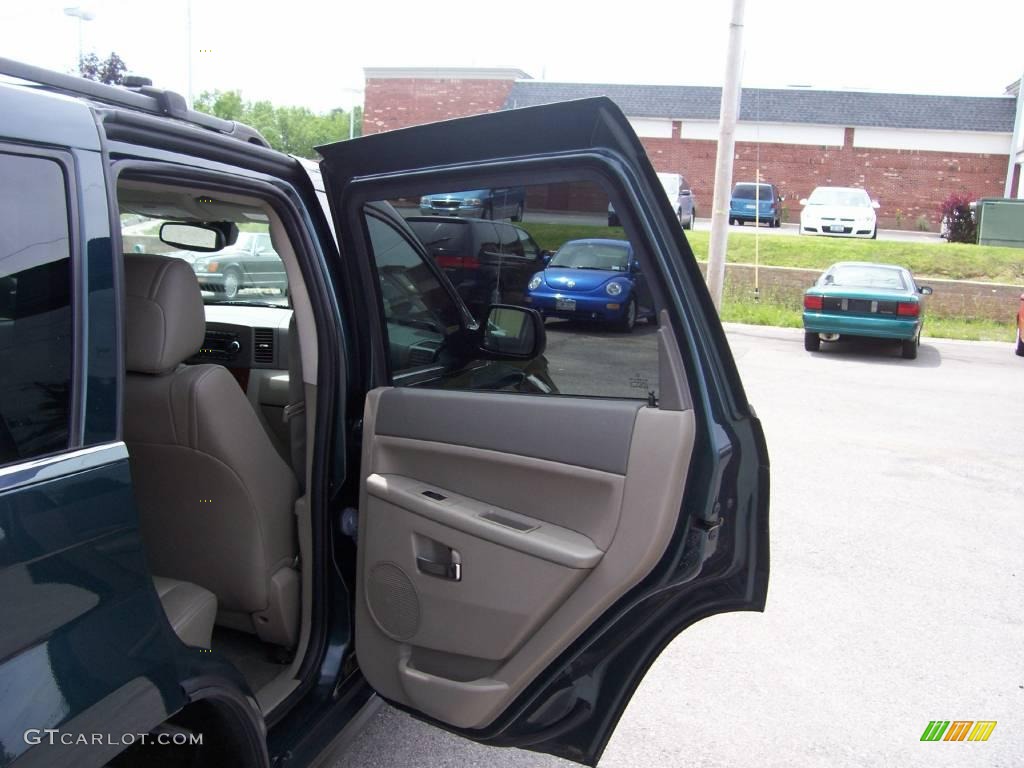 2005 Grand Cherokee Limited 4x4 - Deep Beryl Green Pearl / Dark Khaki/Light Graystone photo #23