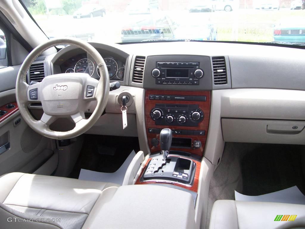 2005 Grand Cherokee Limited 4x4 - Deep Beryl Green Pearl / Dark Khaki/Light Graystone photo #29
